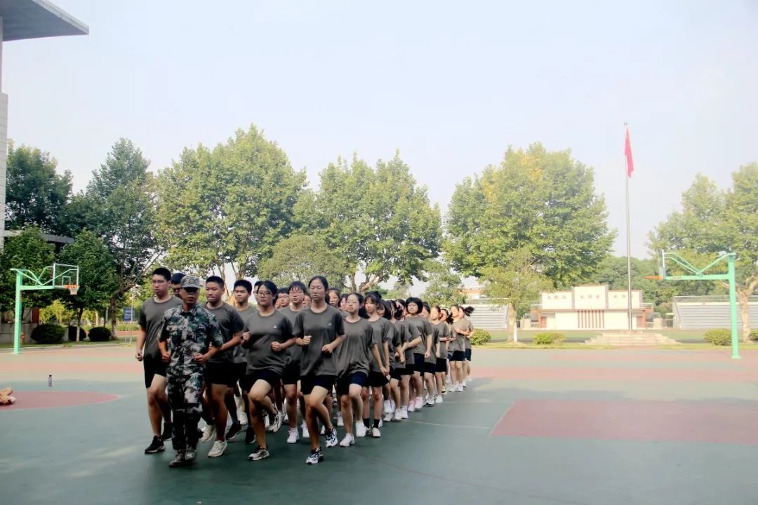 迷彩军训 青春的烙印,见证着昆山学子的成长