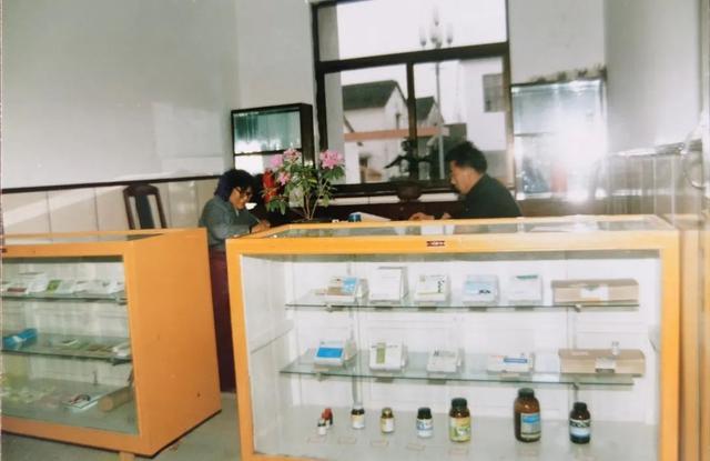 DƬ
