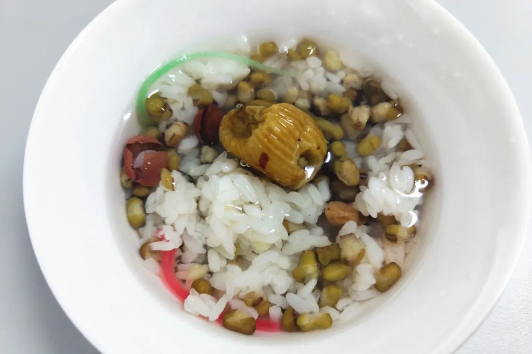 DƬ
