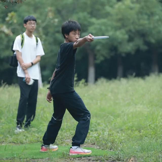 DƬ